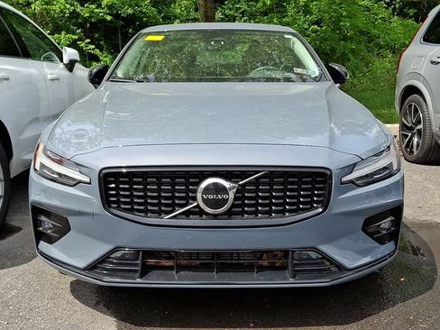 Used 2023 Volvo S60 B5 Core w/ Climate Package FWD image 2