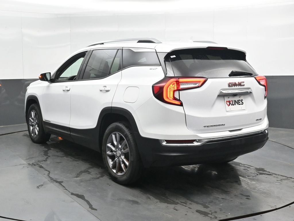 Used 2024 GMC Terrain SLT AWD/4WD image 11