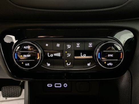 Used 2023 Buick Encore GX Select w/ Sport Touring Package FWD image 18