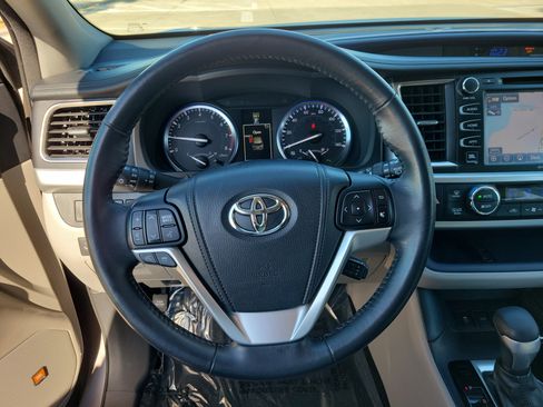 Used 2014 Toyota Highlander Limited image 30