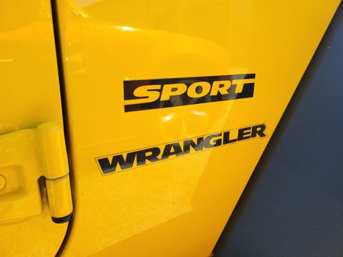 Used 2015 Jeep Wrangler Sport image 11