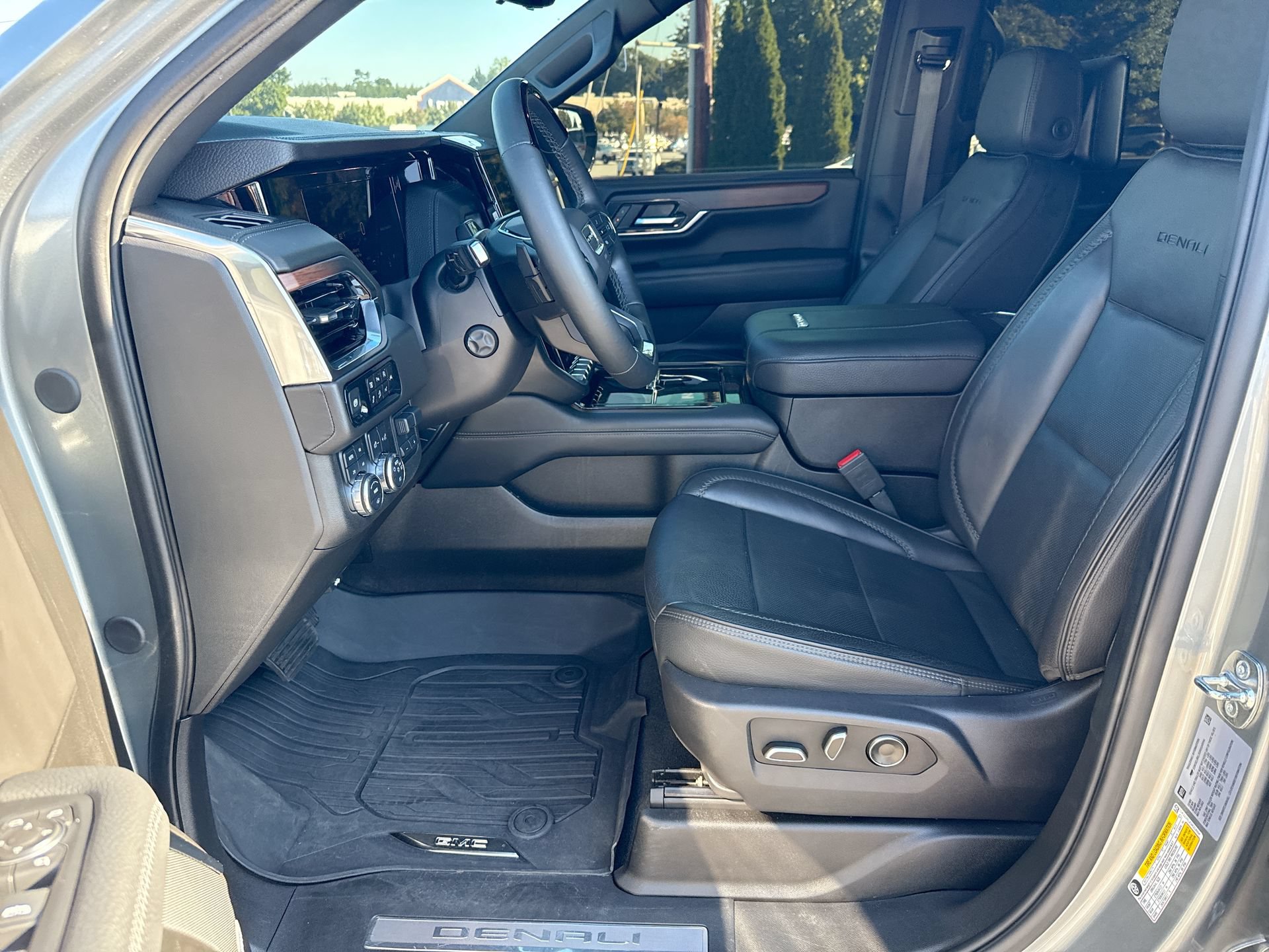 Certified 2025 GMC Yukon XL Denali w/ Denali Reserve Package AWD/4WD image 21