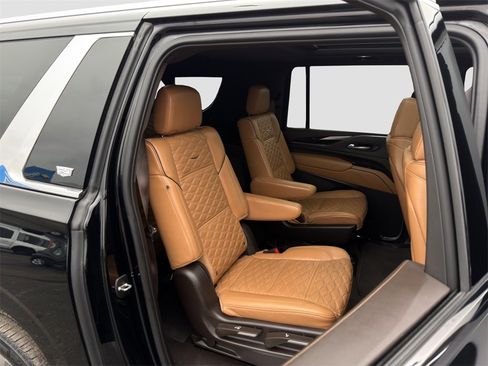 Used 2023 Cadillac Escalade ESV Premium Luxury image 28
