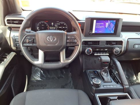 Certified 2025 Toyota Tacoma TRD Off-Road AWD/4WD image 8