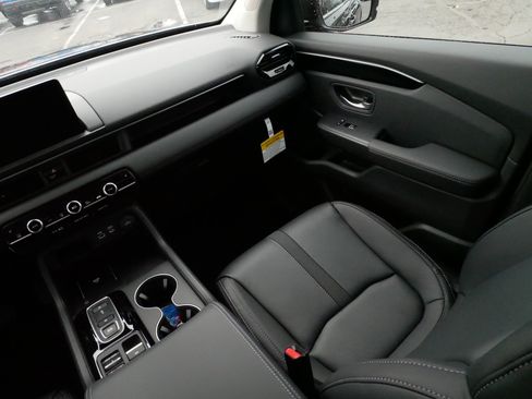 Certified 2025 Honda Pilot EX-L image 11