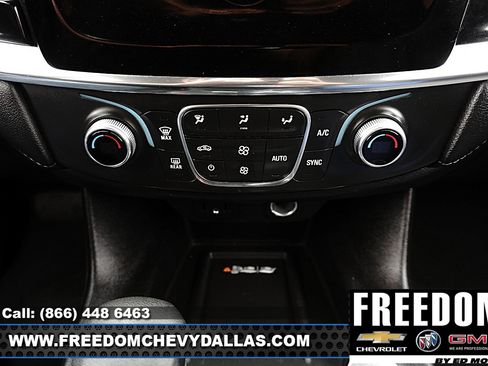 Used 2023 Chevrolet Traverse LT FWD image 19