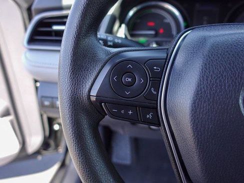 Certified 2019 Toyota Camry LE image 20