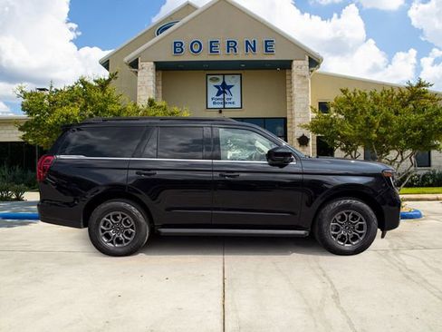 Used 2025 Ford Expedition Active AWD/4WD image 8