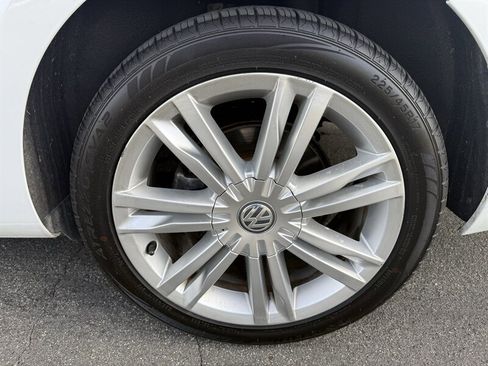 Used 2016 Volkswagen Golf Limited Edition image 34