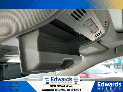 Used 2025 Volkswagen Jetta SE FWD image 28