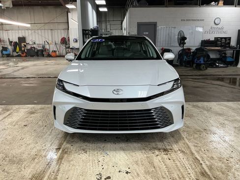 Used 2025 Toyota Camry XLE image 8