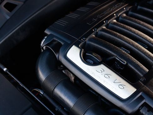 Used 2014 Porsche Cayenne Platinum Edition image 60