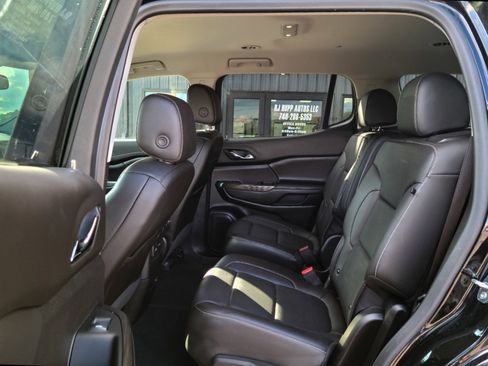 Used 2023 GMC Acadia SLT w/ Elevation Edition image 22