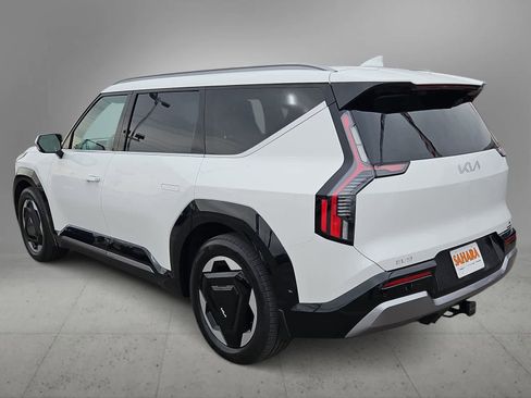 Used 2024 Kia EV9 Land w/ Towing Package image 7