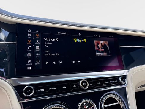 Used 2020 Bentley Continental GT V8 image 37