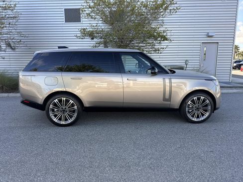 New 2026 Land Rover Range Rover Long Wheelbase SE AWD/4WD image 5