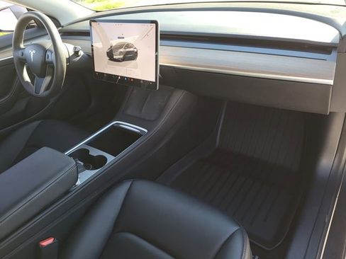 Used 2023 Tesla Model 3 Standard Range image 8