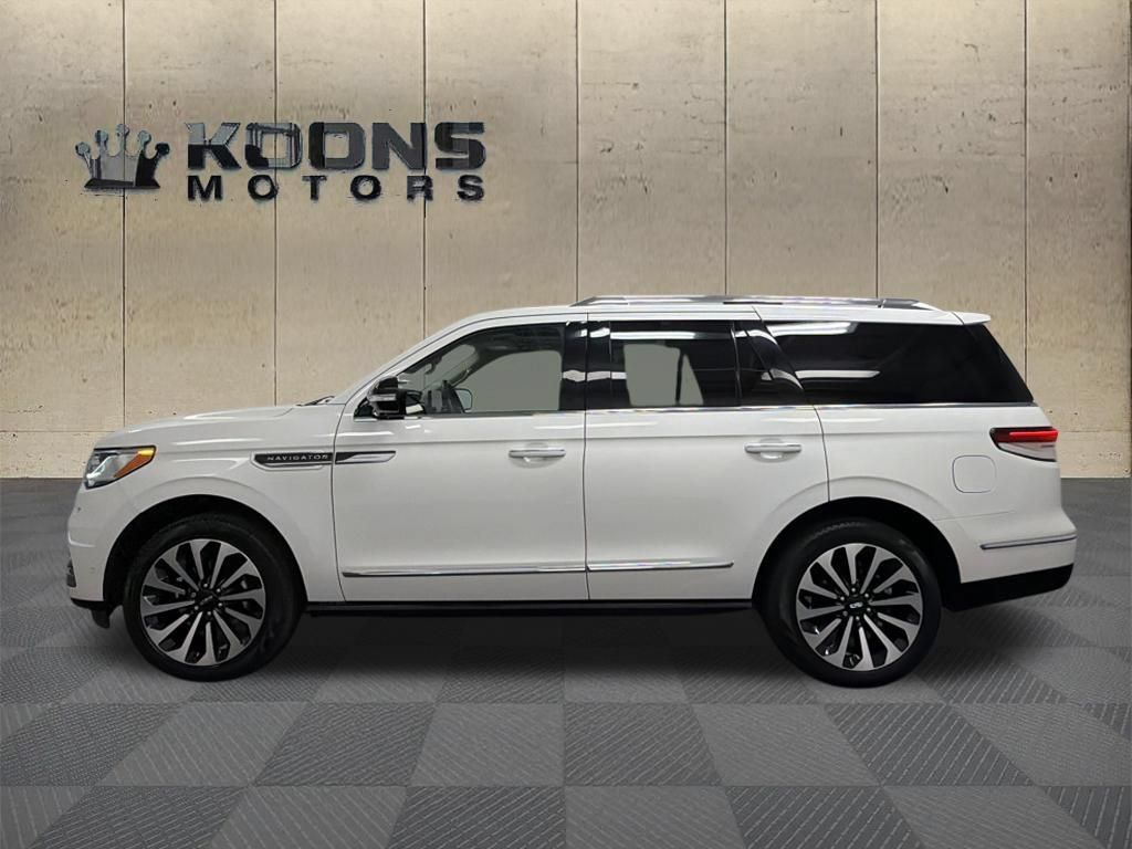 Certified 2023 Lincoln Navigator Reserve AWD/4WD image 4