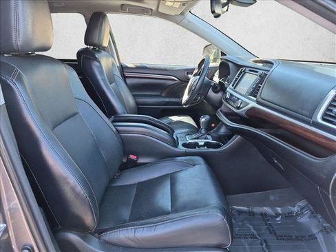 Used 2014 Toyota Highlander Limited Platinum AWD/4WD image 22