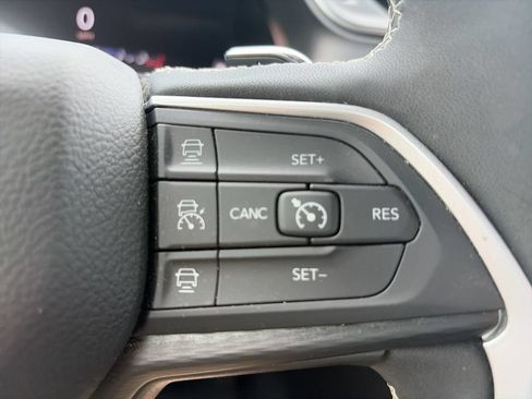 Used 2023 Jeep Grand Cherokee Altitude AWD/4WD image 24