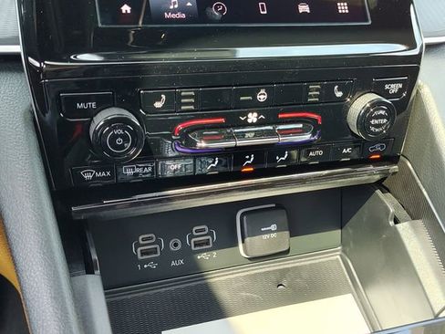 New 2025 Jeep Grand Cherokee L Laredo w/ Luxury Tech Group I image 23