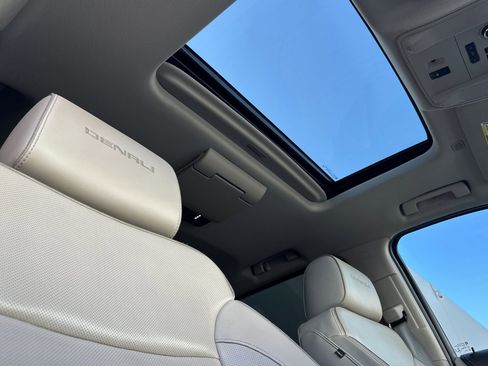 Used 2018 GMC Yukon Denali w/ Denali Ultimate Package image 21