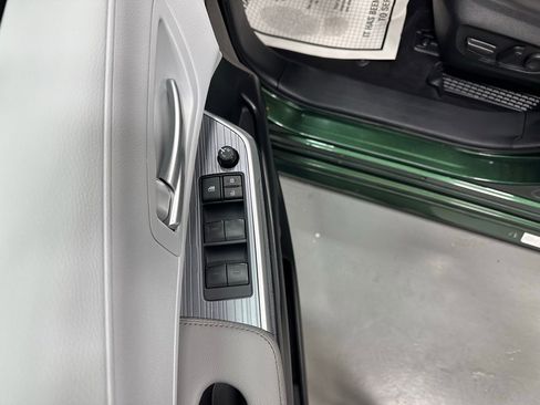 Used 2025 Toyota Sienna XLE image 9