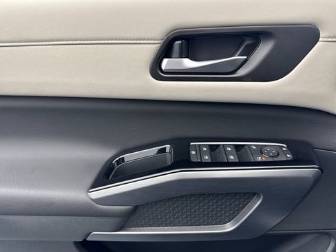 New 2026 Nissan Pathfinder SL image 10