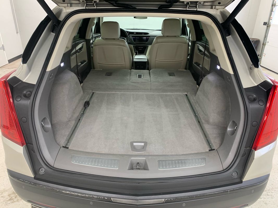 Used 2017 Cadillac XT5 Luxury AWD/4WD image 7