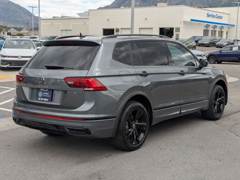 Used 2023 Volkswagen Tiguan SE R-Line AWD/4WD image 3