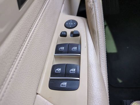 Used 2018 BMW 530e RWD image 24