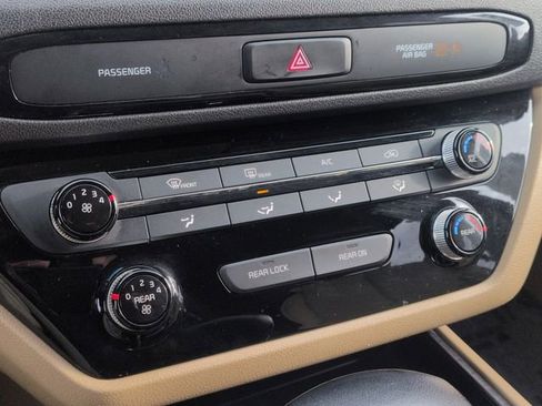 Used 2021 Kia Sedona EX image 20