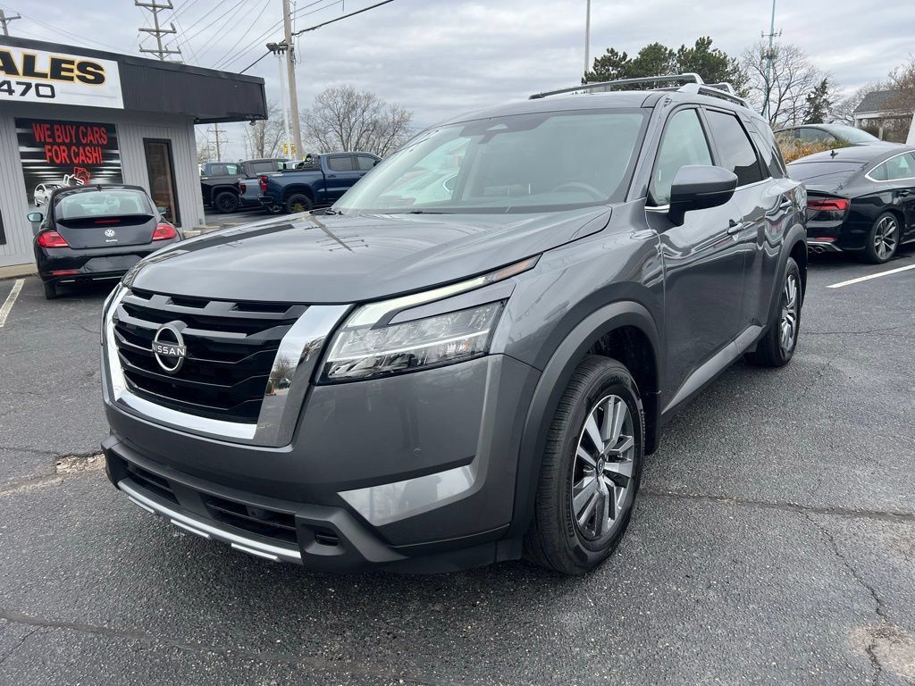 Used 2023 Nissan Pathfinder SL w/ Cargo Package AWD/4WD image 2