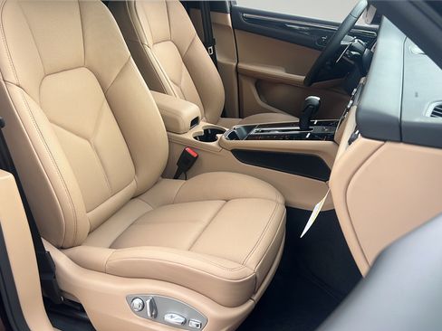 New 2026 Porsche Macan AWD/4WD image 22