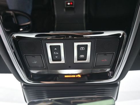 Used 2024 Land Rover Range Rover Velar Dynamic SE image 12