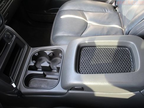 Used 2004 Chevrolet Avalanche Z71 image 17