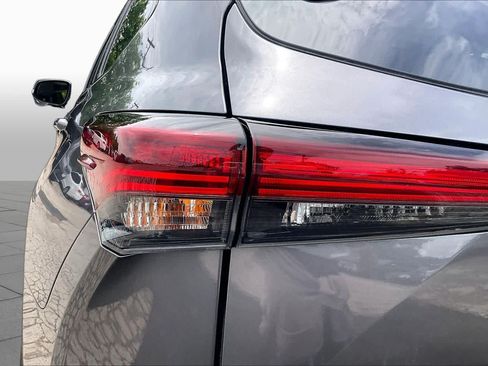 Used 2025 Toyota Highlander Limited FWD image 29