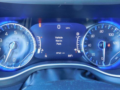 Used 2025 Chrysler Pacifica Select FWD image 6