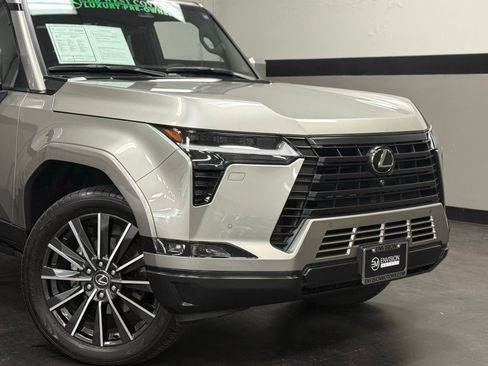 Used 2024 Lexus GX 550 w/ Accessory Package (2T) AWD/4WD image 3