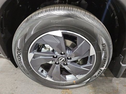 New 2026 Nissan Rogue SV w/ SV Premium Package image 9