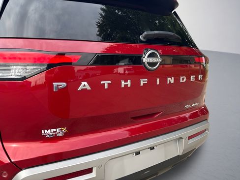 Used 2022 Nissan Pathfinder SL AWD/4WD image 38