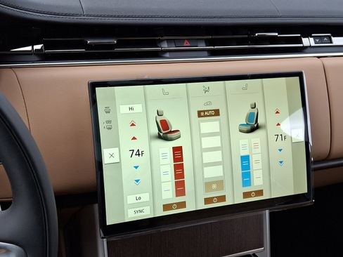 New 2025 Land Rover Range Rover SE image 14