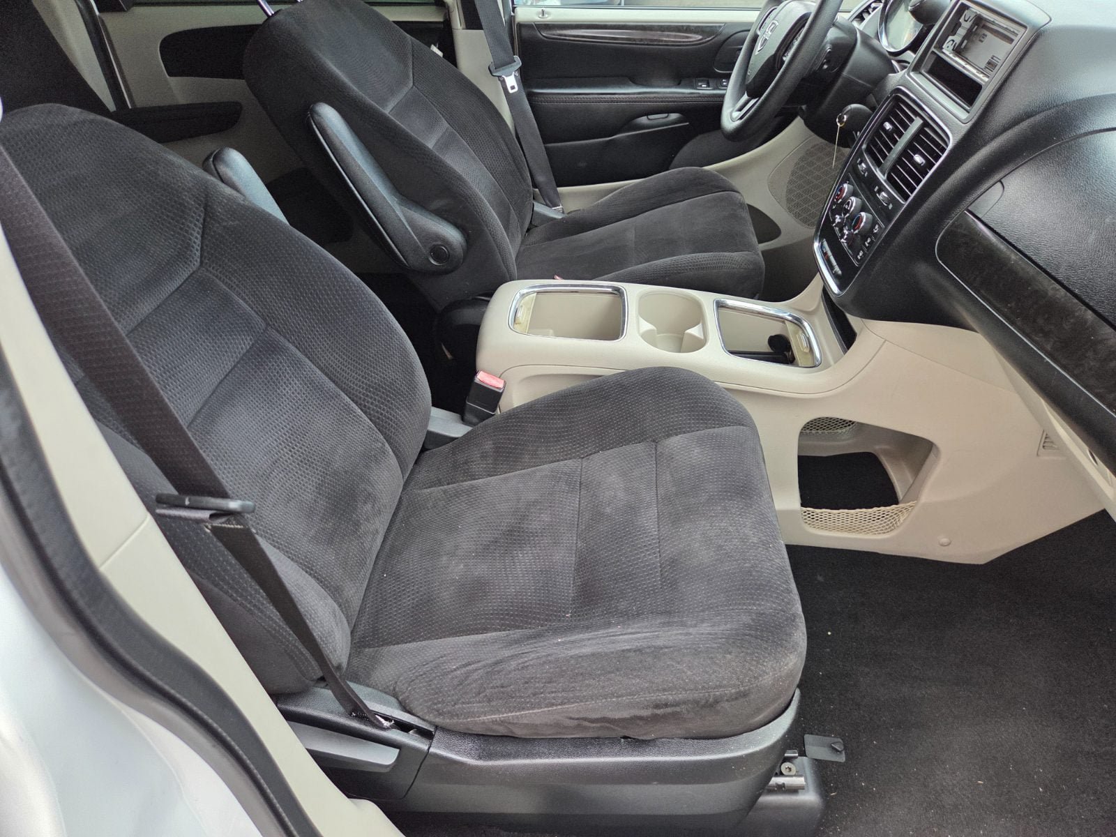 Used 2014 Dodge Grand Caravan SXT FWD image 13