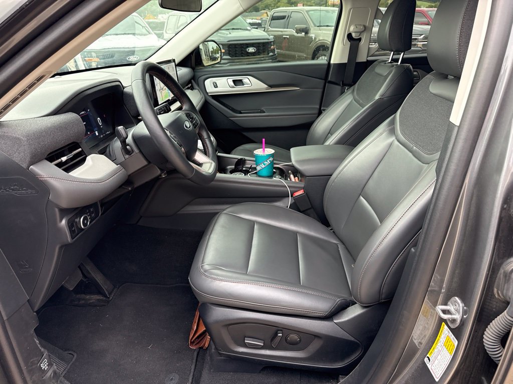 Used 2025 Ford Explorer Active w/ Active Comfort Package AWD/4WD image 11