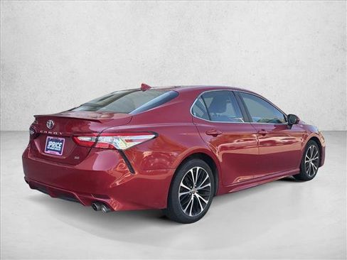 Used 2020 Toyota Camry SE FWD image 5