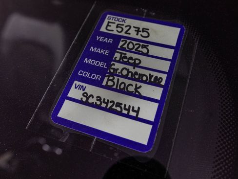 New 2025 Jeep Grand Cherokee Altitude image 40