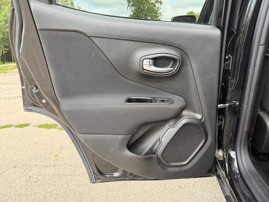 Used 2021 Jeep Renegade Latitude w/ Convenience Group AWD/4WD image 36