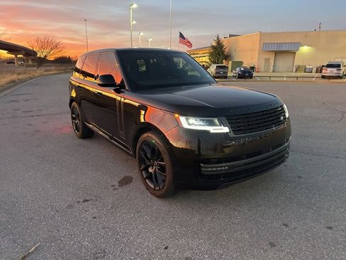 Used 2024 Land Rover Range Rover SE image 3