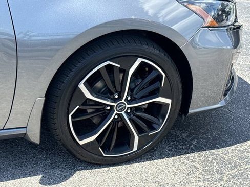 Used 2023 Nissan Altima 2.5 SR w/ SR Premium Package FWD image 5
