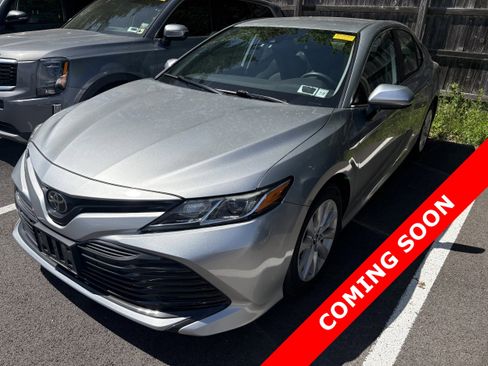 Used 2019 Toyota Camry LE FWD image 1
